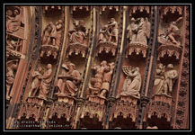 Zoom sur les sculptures en facade de la cathédrale de Strasbourg